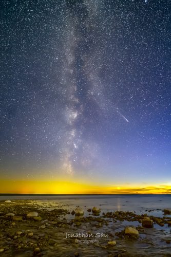 Jonathan-Sau-Comet-Meets-Milky-Way